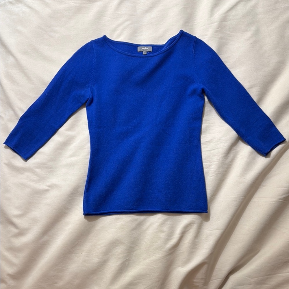 Royal Blue Crew Neck Cashmere Sweater with Three-Quarter Sleeves